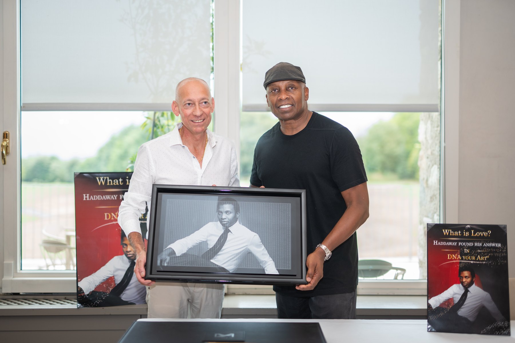 Donatello Calzi e Haddaway con l’opera DNA YOUR ART®